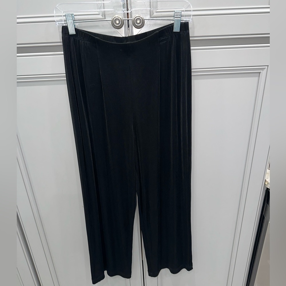 Chico’s Travelers Black wide leg cropped pull on elastic waist pants size 1 tall